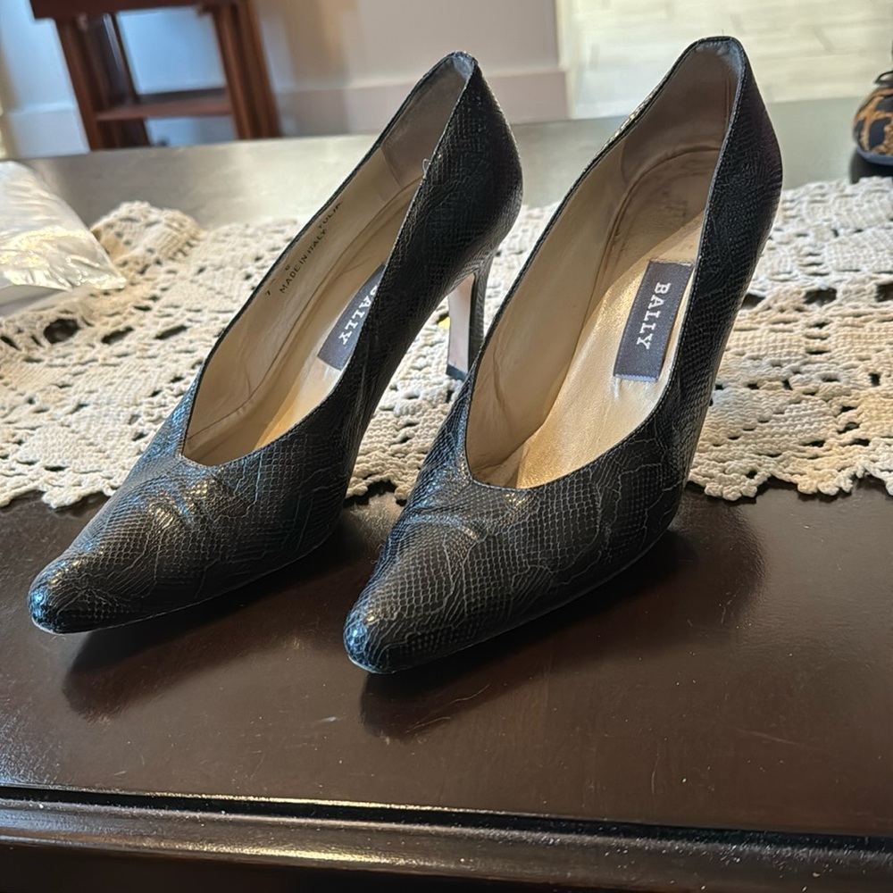 Bally Black Tulip Snakeskin Leather Heels